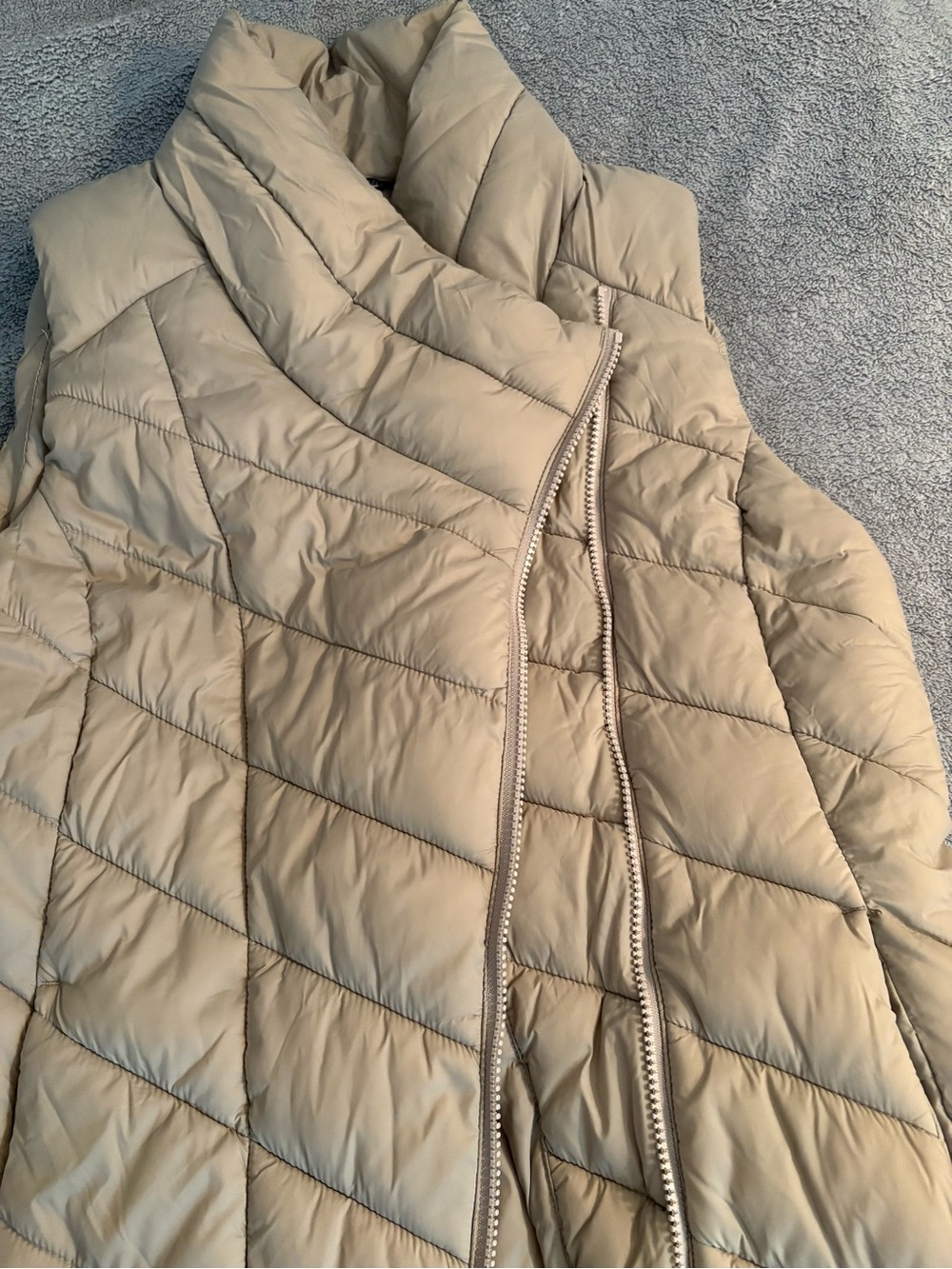 Nicole Miller Puffer Vest Asymmetrical Zip Large Beige Quilted - Picture 5 of 9